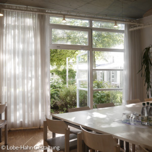 Blick auf das Fenster Richtung Innenhof