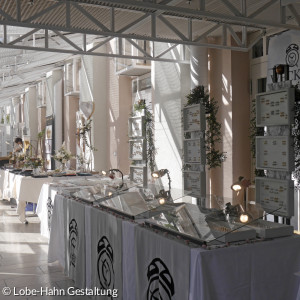 Stände der Hochzeitsmesse im Wintergarten